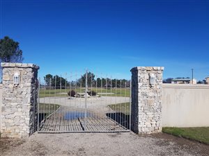 3.2 ha Land available in Roodefontein