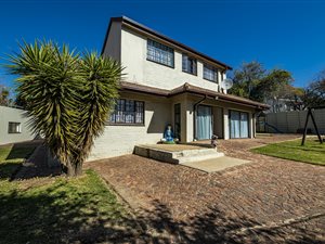 5 Bed House in Sandringham
