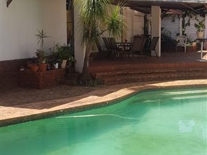 6 Bed House in Erasmia