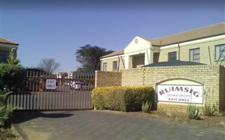 121 m² Office Space in Ruimsig