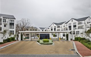 1 Bedroom Apartment in Somerset West Central