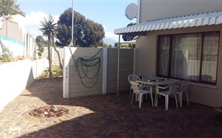 3 Bedroom Townhouse in Tableview