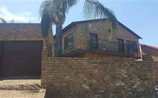 3 Bedroom Duplex in Moreleta Park