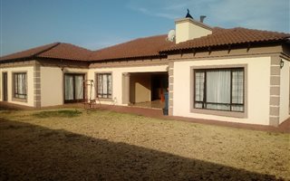 3 Bedroom House in Heuwelsig Estate