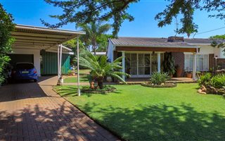 4 Bedroom House in Sinoville