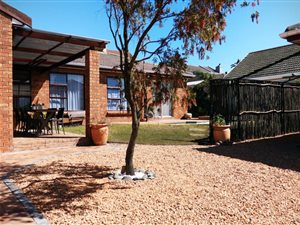 4 Bed House in West Beach