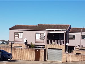 4 Bed Apartment in Fields Hill