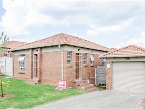 3 Bed House in Olievenhoutbosch