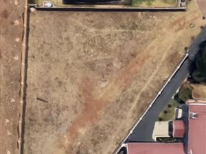 1037 m² Land available in Pinehaven
