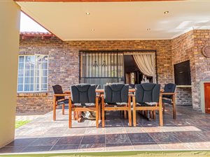 4 Bed House in Thatchfield