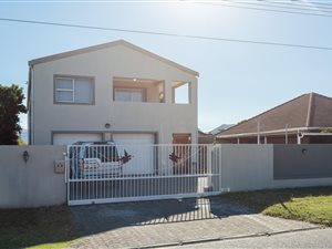 5 Bed House in Southfield