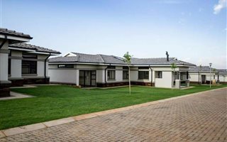 2 Bedroom Cluster in Benoni CBD