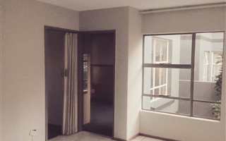 3 Bedroom Apartment in Westdene