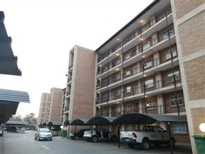 2 Bed Flat in Karen Park