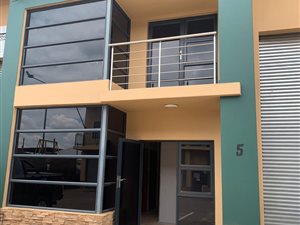 119 m² Industrial space in Clayville