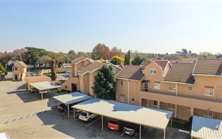 1 Bedroom Townhouse in Paulshof