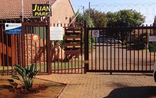 3 Bedroom Townhouse in Doornpoort and surrounds