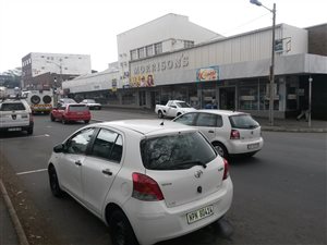 350 m² Retail Space in Escombe