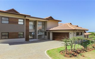 5 Bedroom House in Westbrook