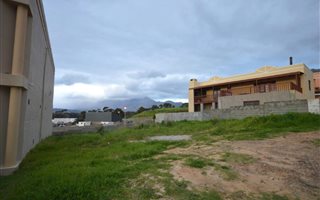 297 m² Land available in Gordons Bay Central