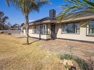 3 Bed House in Clayville East