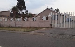 3 Bedroom House in Lenasia South