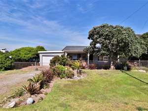 3 Bed House in Bettys Bay