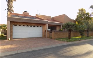 3 Bedroom House in Bartlett