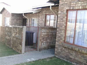 2 Bed House in Rooihuiskraal