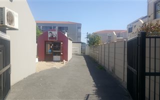2 Bedroom Townhouse in Tableview