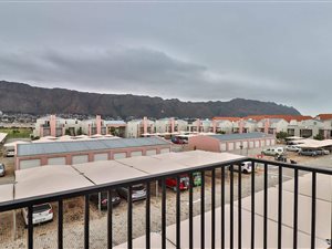 2 Bed Apartment in Gordons Bay Central