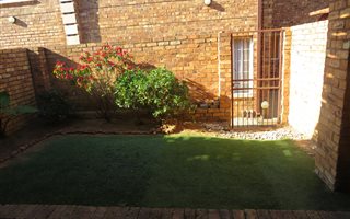 2 Bedroom Duplex in Hazeldean (Silverlakes Surroundings)