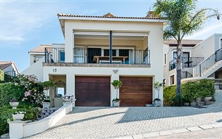 4 Bedroom House in Whale Rock