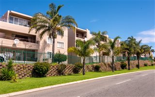 3 Bedroom Simplex in Constantia Kloof