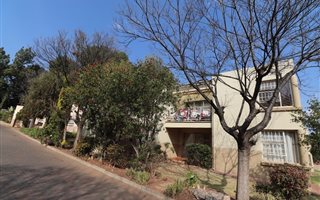 3 Bedroom Townhouse in Rembrandt Park