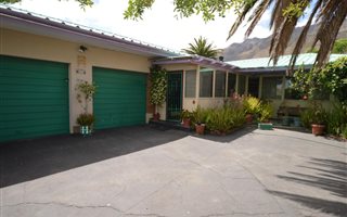3 Bedroom House in Gordons Bay Central