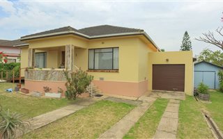 3 Bedroom House in Van Riebeeck Heights