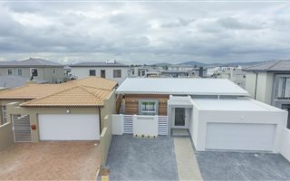3 Bedroom House in Parklands North
