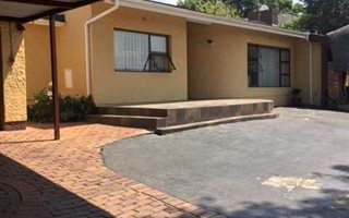 4 Bedroom House in Dewetshof