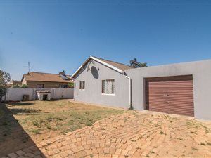 5 Bed House in Lenasia South