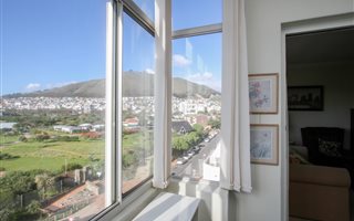 1 Bedroom Apartment in Mouille Point