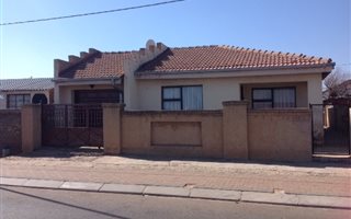 2 Bedroom House in Kagiso
