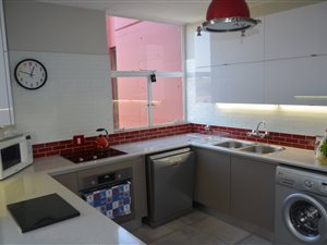 3 Bed Penthouse in Lynnwood Glen