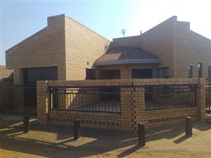 3 Bed House in Etwatwa