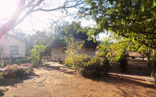 4.6 ha Farm in Zandfontein AH