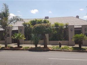 5 Bed House in Melville