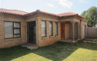 4 Bedroom House in Dobsonville