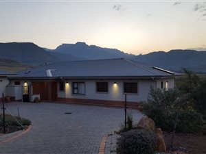 4 Bedroom House in Champagne Valley