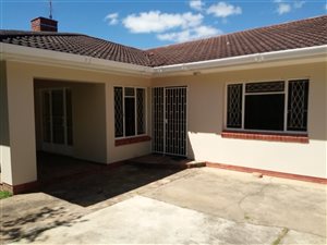 6 Bedroom House in Grahamstown Central