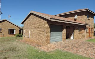 4 Bedroom House in Vaal Marina